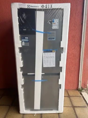 Geladeira três portas Eletrolux com garantia nota fiscal