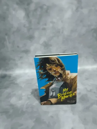 Mangá My broken mariko, em inglês, volume capa dura e capa removível