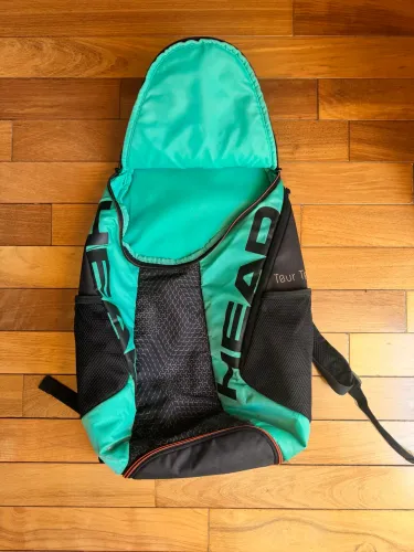 Mochila praticamente nova