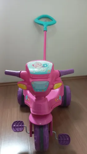 Cadeirinha e moto infantil