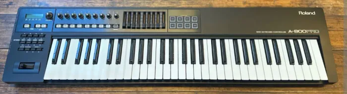 Roland A800 Pro