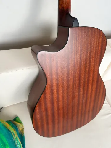 Violão crafter tampo maciço fem cedro coreano - exelente estado de conservação.