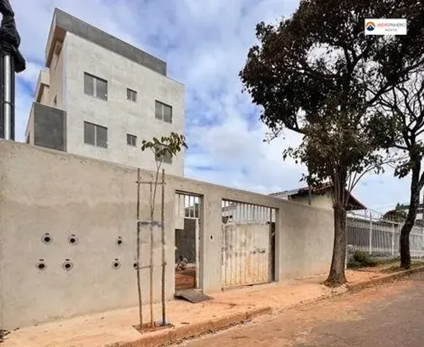 Apartamento com Área Externa, Suíte e Elevador à Venda no Bairro São João Batista BH