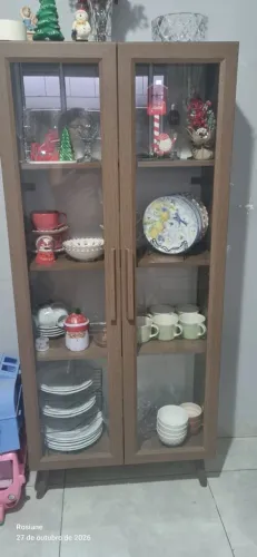 Cristaleira Novinha Menos de 1 ano