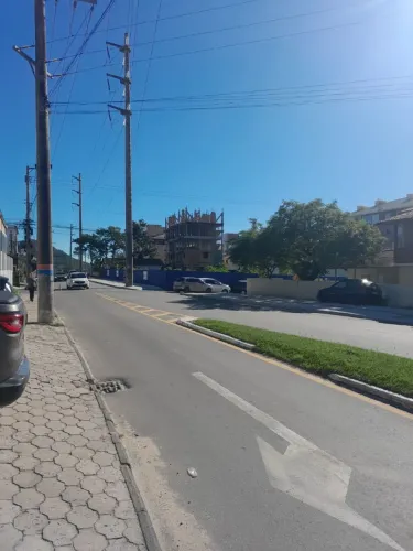 Procuro terreno de mais 2.000m2 em Canasvieiras e inglese, Florianópolis. 
