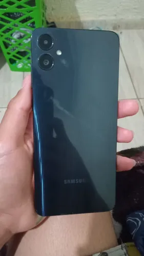 Usado ,   defeito a tela    câmera em perfeito   estado bateria em perfeito estado também 
