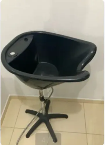 Vendo lavatório portátil, em ótimo estado. Mas ciranda de manicure.