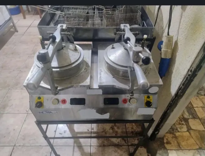 Máquina de fritar frango 220 volts