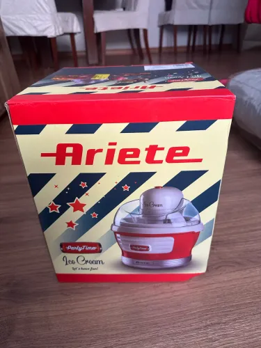 Sorveteira Aríete vermelha 220v