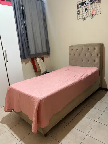 Vendo cama box de solteiro completa