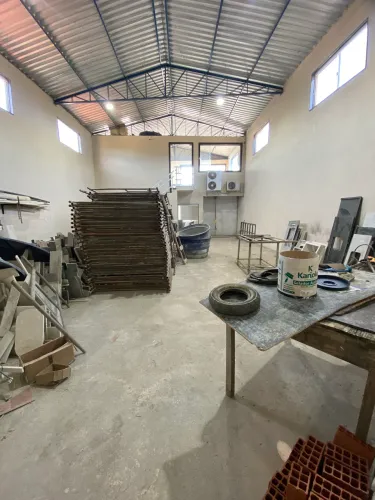 Galpão de Alto Padrão 800m² em Queimados | Aluguel com Energia Solar Inclusa