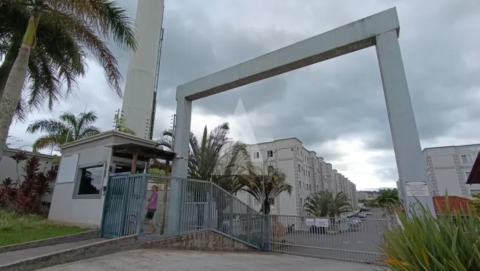 Apartamento localizado no bairro Santa Catarina, com dois quartos e uma vaga de garagem.