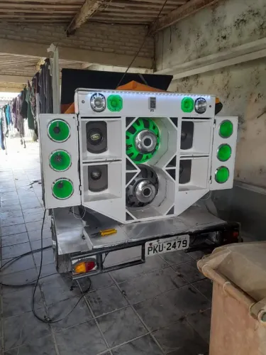 Paredão de som automotivo