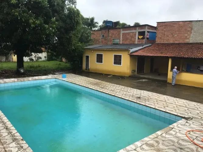 Casa com quintal e piscina
