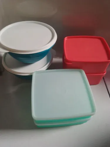 Pote e tigelas com tampa Tupperware 