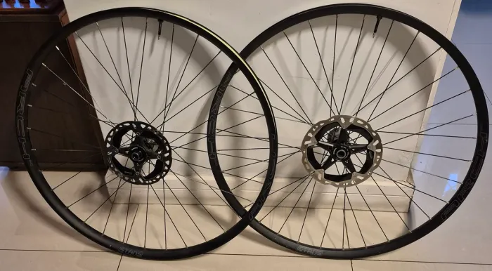 Par de rodas STANS ARCH MK4 , cubos XTR , disco XTR