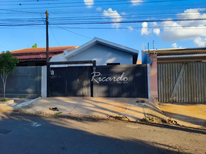 Duas Casas para locação, Jardim Petrópolis, Arapongas, PR