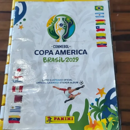 Colecionadores Álbum figurinhas Copa America 2019 com avarias