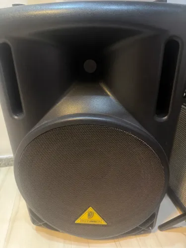 Caixa de som Behringer