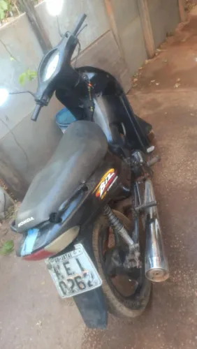 Moto de Leilao barato só pega e andar tenho os branquinho 