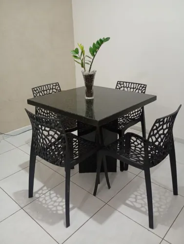 Mesa mármore c 4 cadeiras