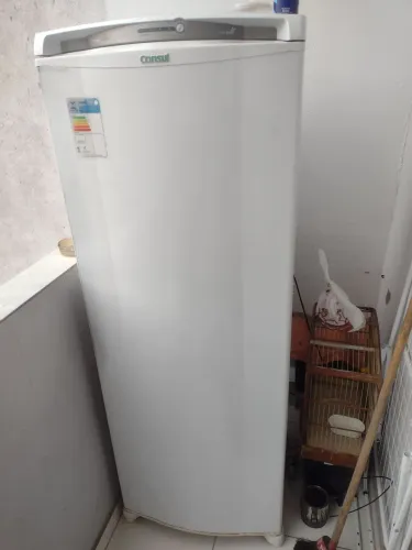 Vendo geladeira Consul semi nova