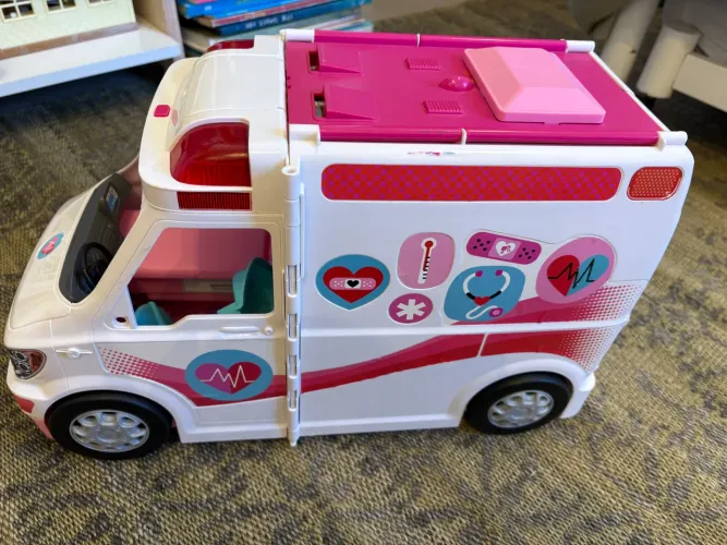 Ambulancia barbie completa com sirene que funciona
