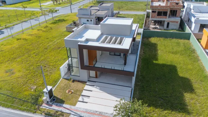 Casa de Condomínio para venda possui 258 metros quadrados com 4 quartos