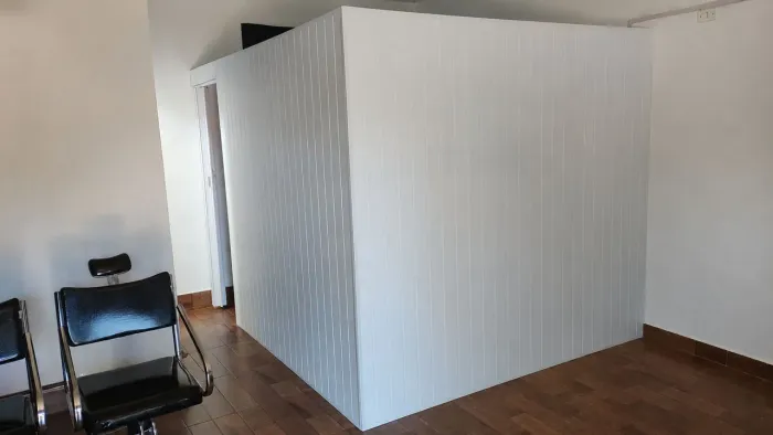 Divisória de PVC- Com Porta Sanfonada