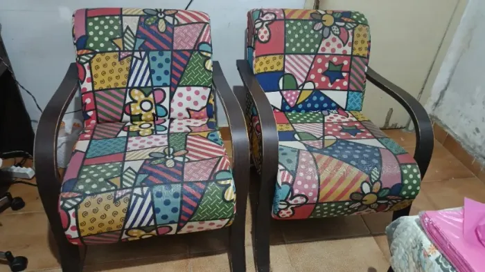 Poltronas cadeiras estampa Romero Britto usadas
