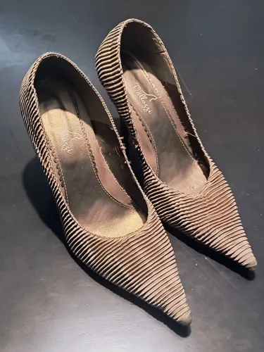 Sapato feminino Vallazzi dourado tamanho 36