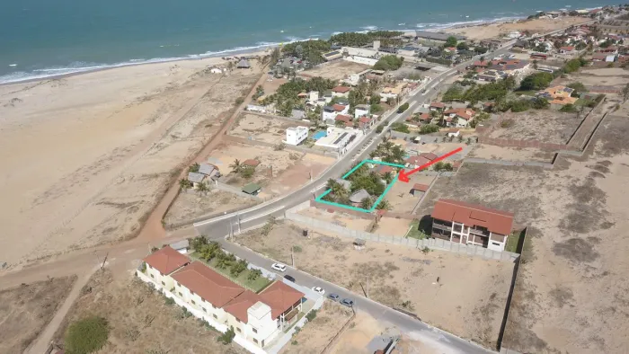 Terreno com 3 casas , casa principal e duas casas para aluguel mobiliadas