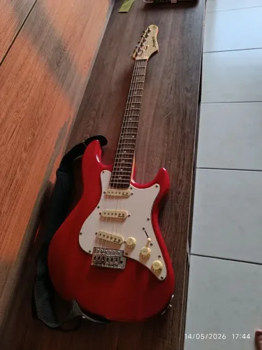 Guitarra Strinberg STS-100 em excelente estado