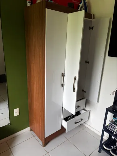 Guarda roupa (semi-novo)