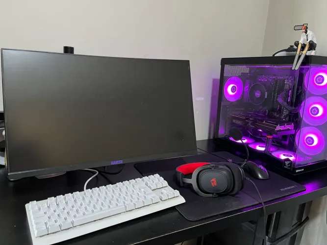 PC Gamer Aquário (9 Fans) - RX 7600 8GB + B550M Aorus + 16GB RAM - Seminovo com Garantia