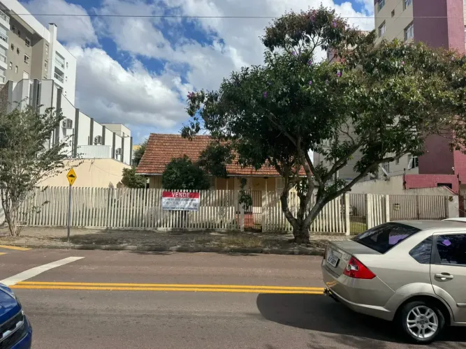 Terreno à venda no Vila Izabel 1210m² ZR4, plano , próximo ao Festival