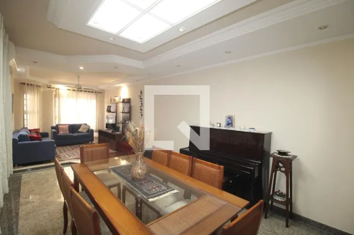 Casa à Venda - Água Fria, 3 Quartos, 207 m2