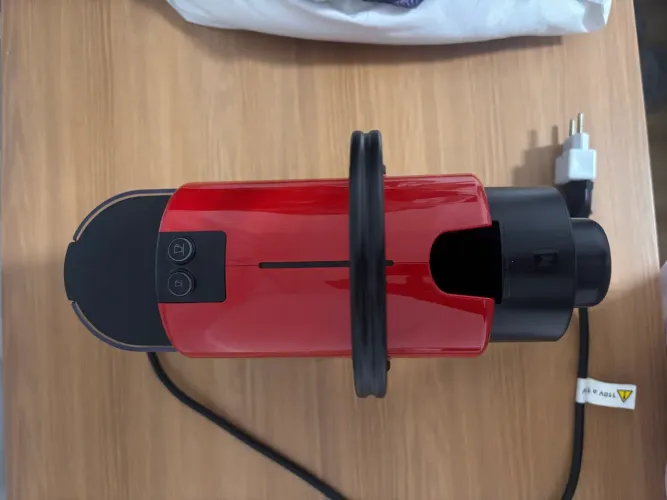 Cafeteira Nespresso Inissia Vermelha 110V - Perfeito Estado