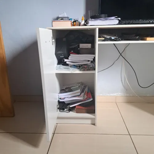 VENDO ESCRIVANINHA SEMINOVA