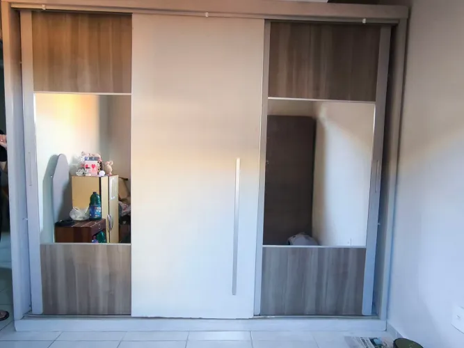 Vende-se guarda roupa