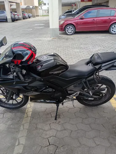 R 15 Preta Moto Esportiva 