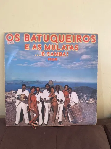 Os batuqueiros e as mulatas? é samba!