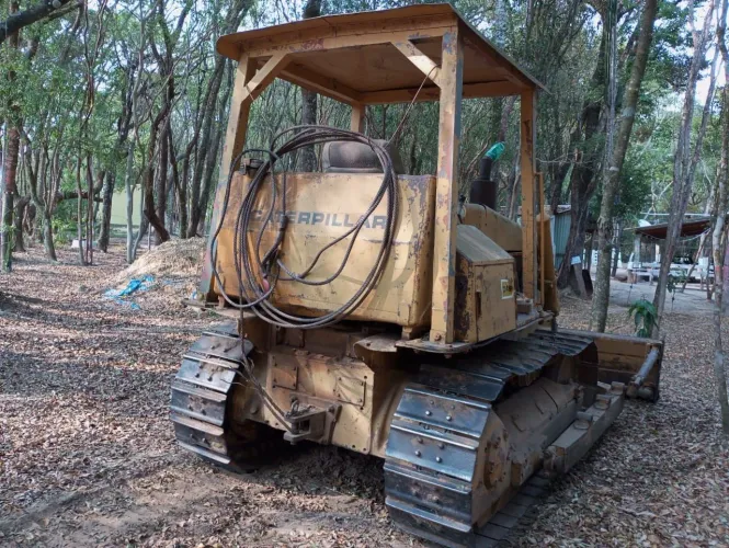 Trator de Esteira D4