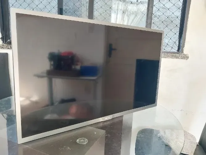 TV - retirada de peças