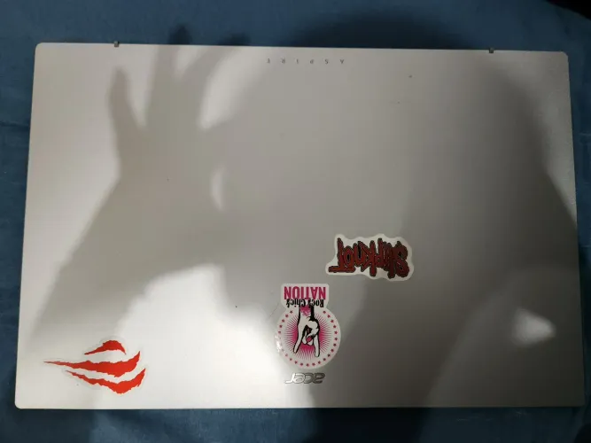 NOTEBOOK I3 ACER 8GB (1 ANO DE USO)