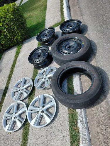 4 rodas ferro Kicks - completo com calotas