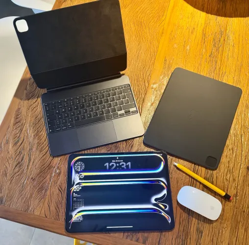 IPad Pró 13 polegadas  7ª Geração- M4 + Acessórios 