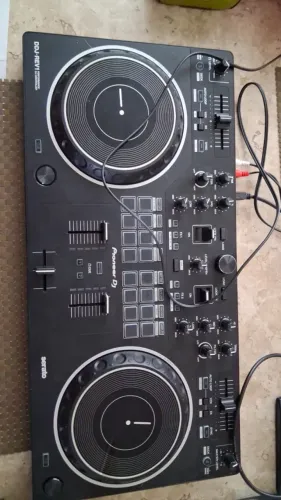 Controladora DDJ-REV1