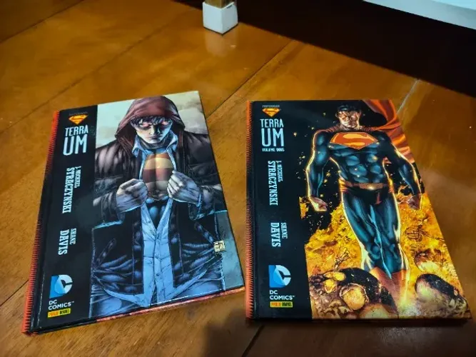 DC Comics - Superman Terra Um volumes 1 e 2
