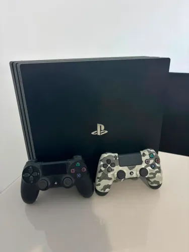 Ps4 Pro + 1 Controle Original + 1 controle de Brinde (leve defeito)